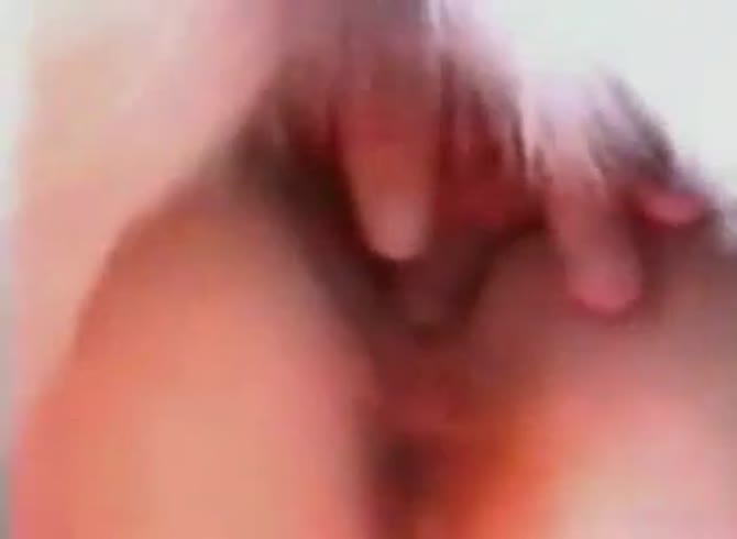 Video :Lady sucks dog dick before inserting it inside her pussy